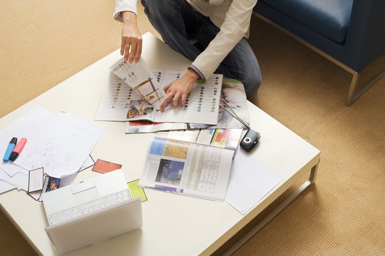 Recicla las páginas de las revistas en una decoración que atrape tu atención.