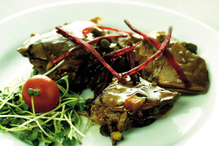 Muchas guarniciones de vegetales utilizadas para acompañar el cordero se sirven frías.