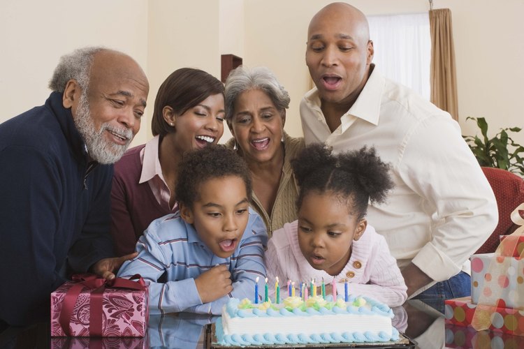 Planificar el evento del cumpleaños para mellizos varón y niña puede ser desafiante debido a sus gustos distintos.