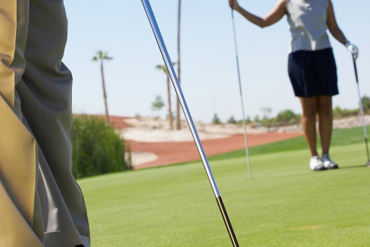 Existen dos tipos de palos de golf, los de espada y los mazos.