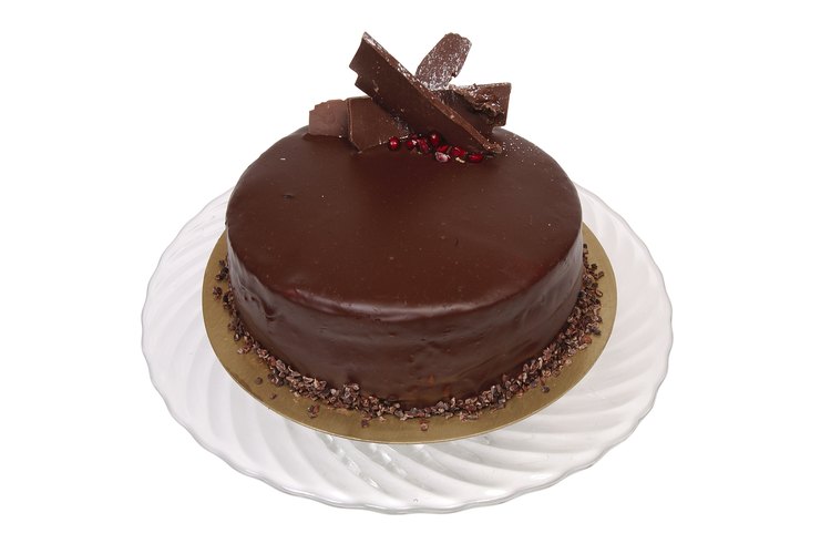 Es difícil resistirse ante una dulce torta de chocolate.