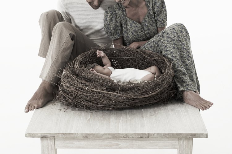 Las madres sustitutas llevan y dan a luz a bebés para parejas.