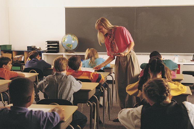 El aula es un lugar para que los profesores y estudiantes utilicen su tiempo de manera constructiva y lleguen a conocerse unos a otros.