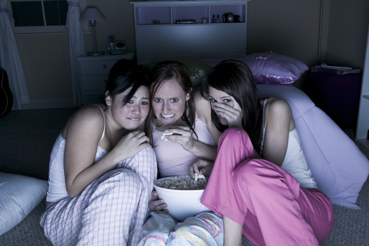 Las películas de terror seguramente agreguen miedo a cualquier pijamada.