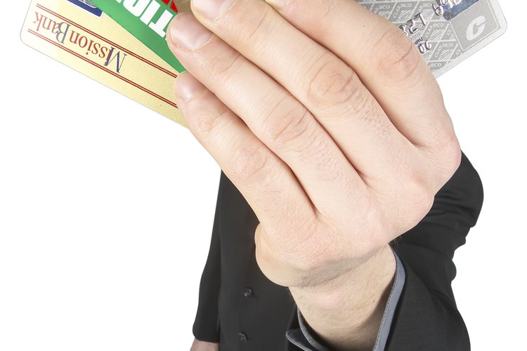 La edad mínima para obtener una tarjeta de crédito en los Estados Unidos.