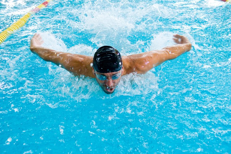 Una piscina.