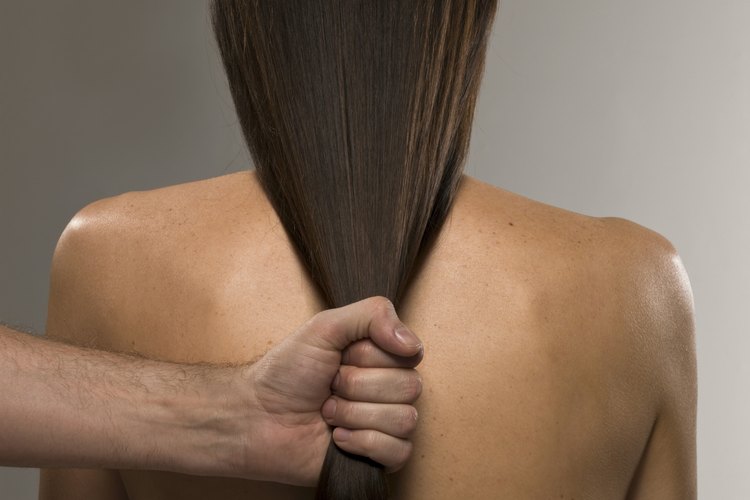 La coloración hidratante de Clairol Beautiful Collection es una tintura para el cabello semi-permanente para utilizar después de que cabello ha sido tratado químicamente.