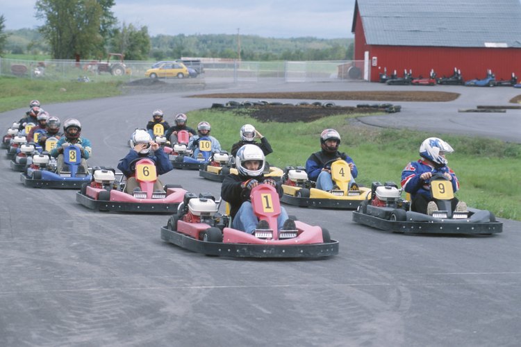 Las carreras de karts profesionales son una versión avanzada de las de go-karts.