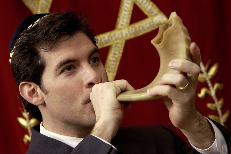 El shofar se sopla durante las festividades de Rosh Hashanah y Yom Kippur.
