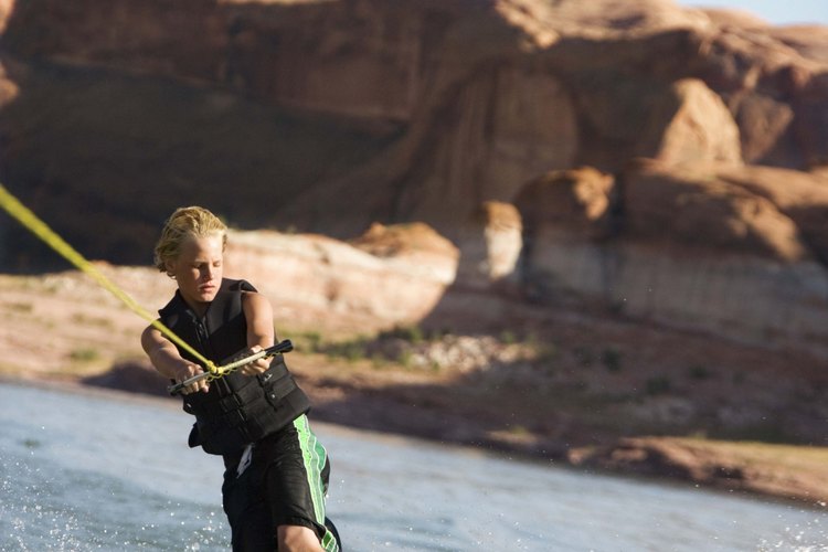 Disfruta de los deportes acuáticos del lago Powell desde una tienda de campaña.