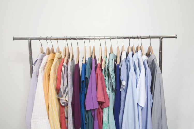 Convierte una vieja camiseta en una moderna blusa mariposa.