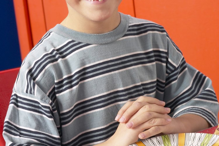 Enseñe a su niño la habilidad de la vida de una conducta respetuosa.