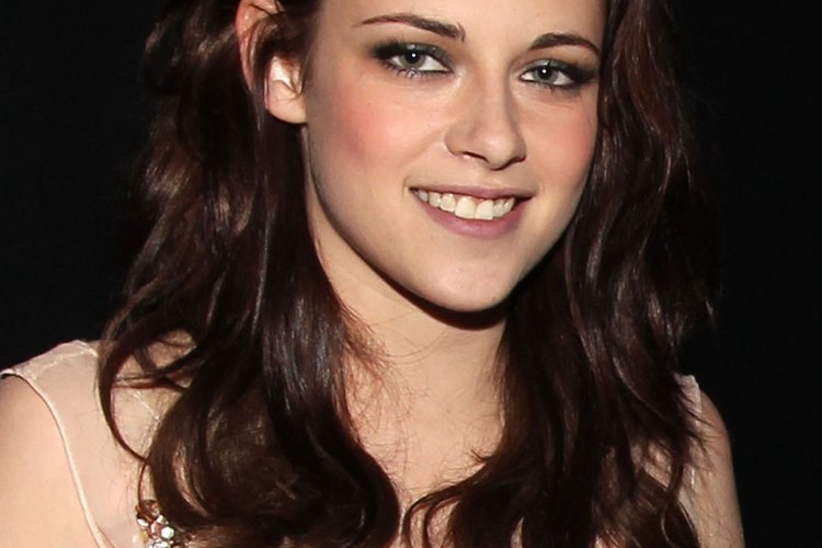 Kristen Stewart lleva su cabello de manera similar al personaje de Bella Swan.