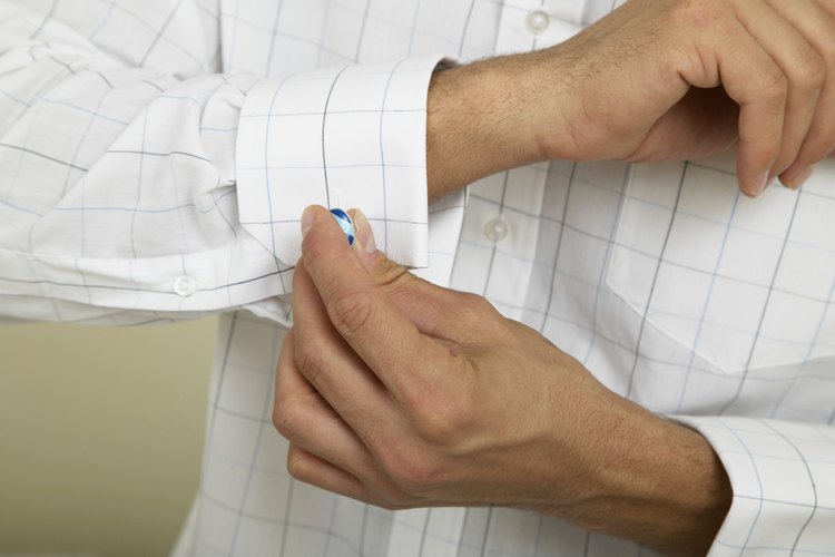 Aprende a llevar un estilo de puño francés en tus camisas.