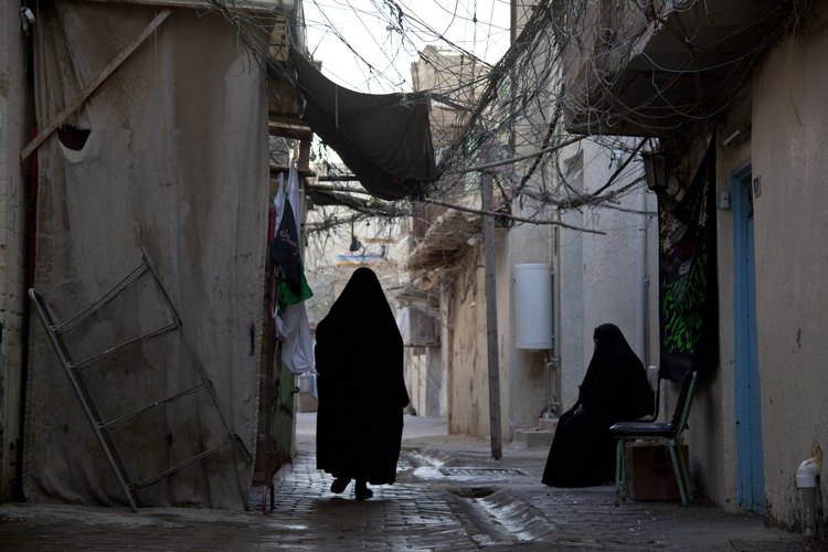 En Iraq a las mujeres que han quedado viudas después de la guerra no se les permitía trabajar y solo se las instaba a volverse a casar.