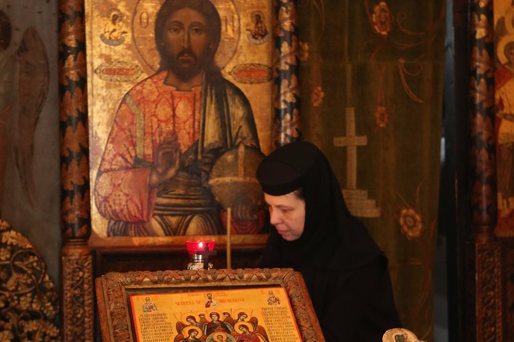 Toma un servicio místico ortodoxo en la Catedral Stavropoleos