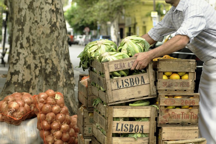 Los mercados al aire libre proveen muestras de comida y entretenimiento.
