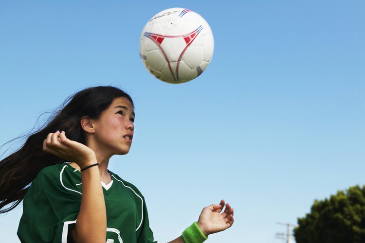 Los niños que practican deportes como el fútbol pueden valorar los deportes más tarde en la edad adulta.