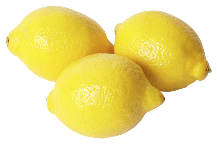 Utiliza el jugo de un limón para crear un mensaje secreto.