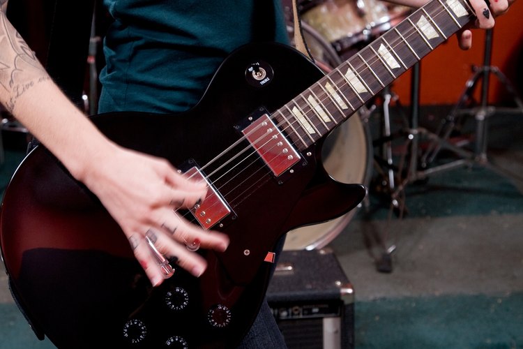 Los guitarristas que tienen contratos grandes pueden ganar cifras de seis dígitos por concierto.