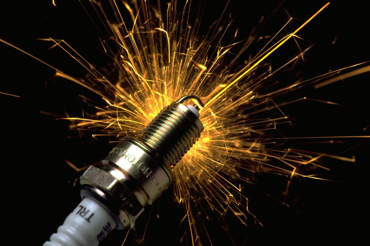 Los cables conectan la batería o la fuente de energía de la máquina a las bujías de encendido del motor.