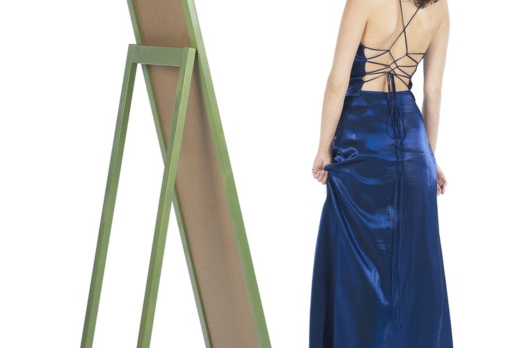 Los trajes glamorosos que cuidaban el cuerpo, personificaron esta década.
