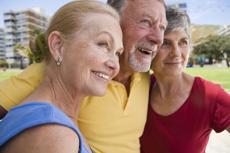 Los hombres de 70 años prefieren recibir experiencias en lugar de cosas.