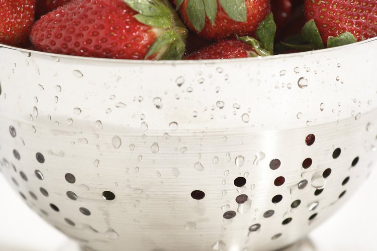 Convierte simples fresas en un sensacional corazón.