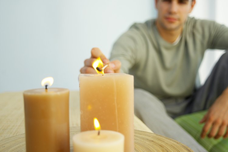 Las velas de citronela son seguras para quemarse alrededor de las personas y de los animales, siempre y cuando no se ingieran.