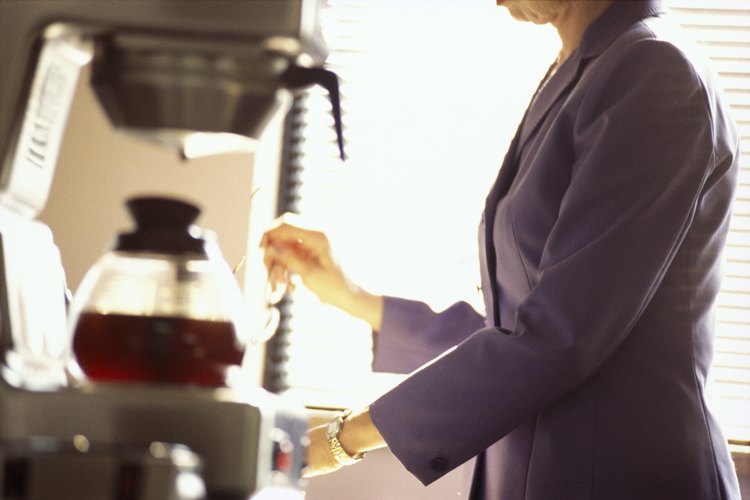 La cafetera Mr Coffe tiene una función programable para preparar el café con anticipación.