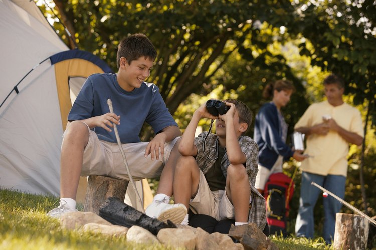 Envía a tu adolescente a una salvaje aventura este verano en uno de los muchos campamentos de verano de la zona de Portland.