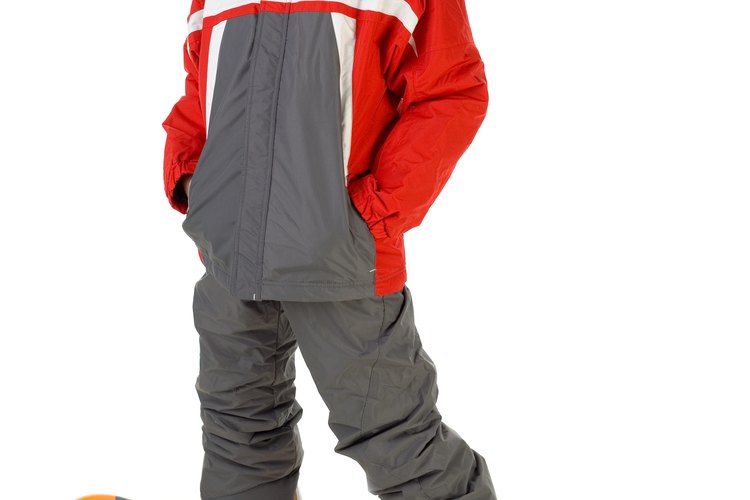 El snowboarding es una manera divertida para que tus hijos ejerciten y disfruten de la nieve.
