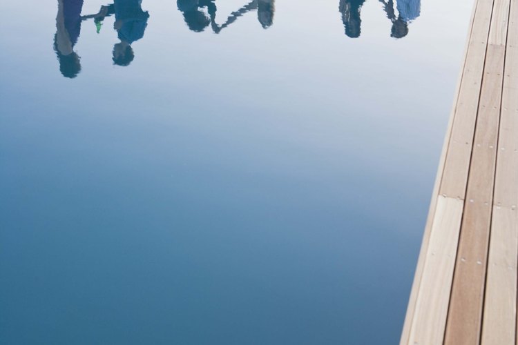 Los adhesivos vinílicos se usan en piscinas con forros de vinilo.
