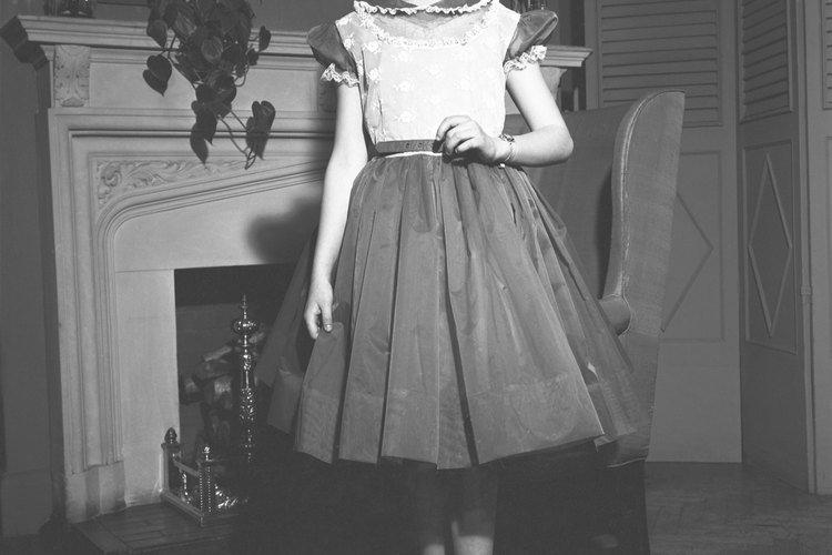 Los vestidos de las niñas venían de otros miembros de la familia para ahorrar dinero.