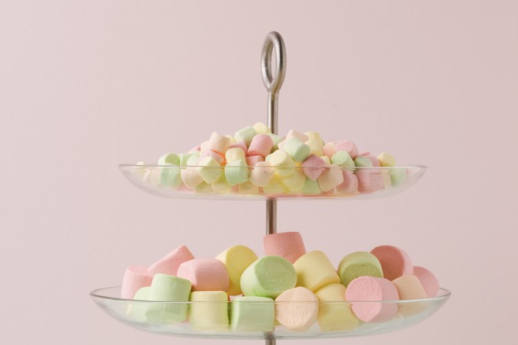 Los malvaviscos son fáciles de meter en la fondue de chocolate.
