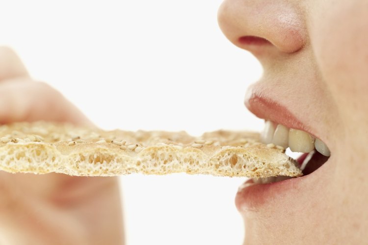 Crea tus propias galletas integrales en casa para un bocadillo sabroso y abundante.