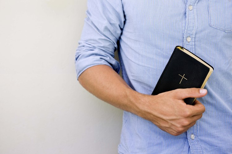 La teología es el estudio de la fe y la práctica religiosa.