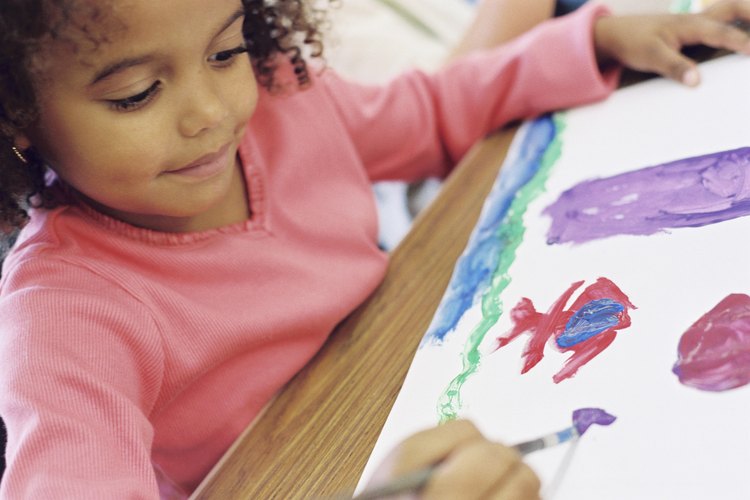 La oportunidad de crear arte único es benéfico para los niños.