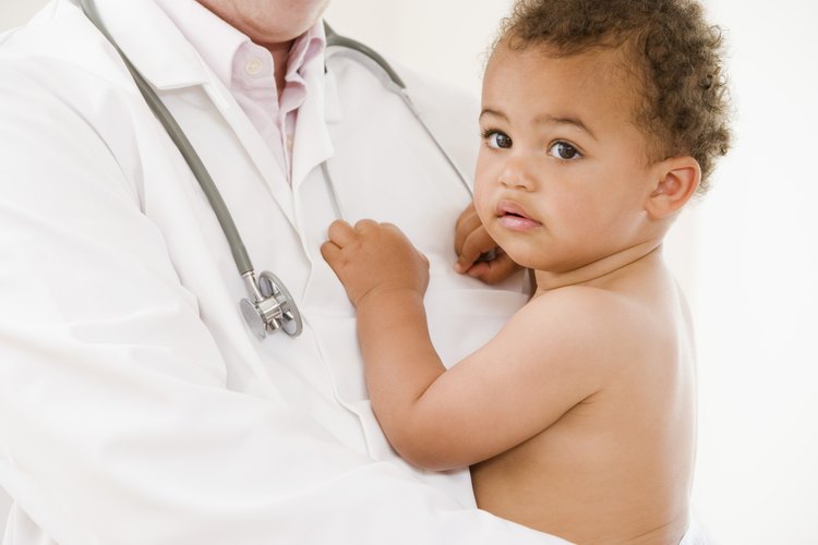 El doctor de tu bebe puede hacer el diagnóstico y el tratamiento de una infección en el oído.