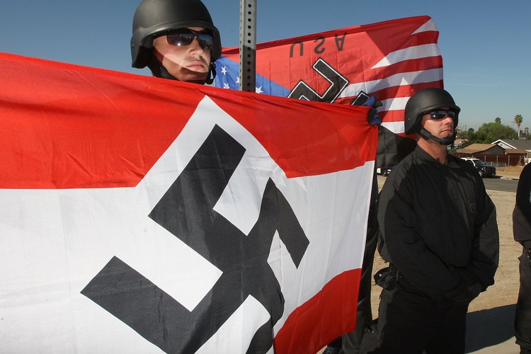 Los supremacistas blancos creen que son superiores a todos los demás.