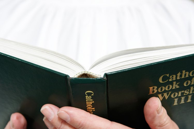 Seminarios y escuelas teológicas proporcionan una educación religiosa.