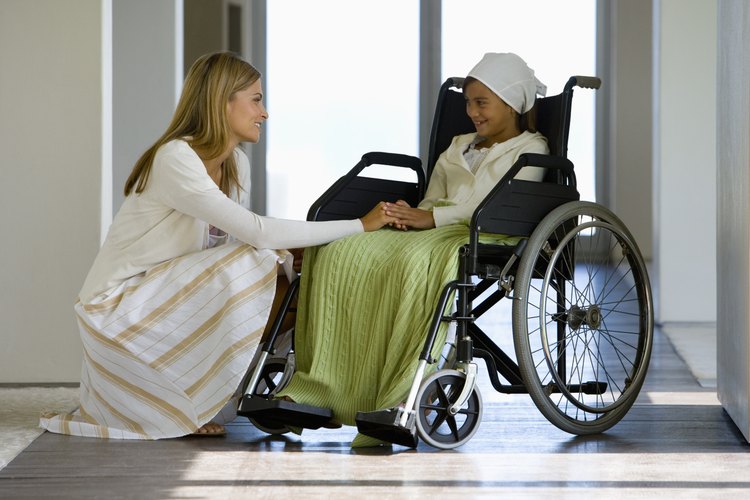 Los niños internados en hospitales pueden recibir educación con la ayuda de un maestro de hospital.