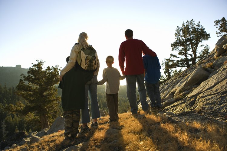 Ir de excursión con los niños crea un vínculo.