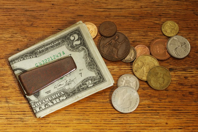 Billetera con clip para dinero.