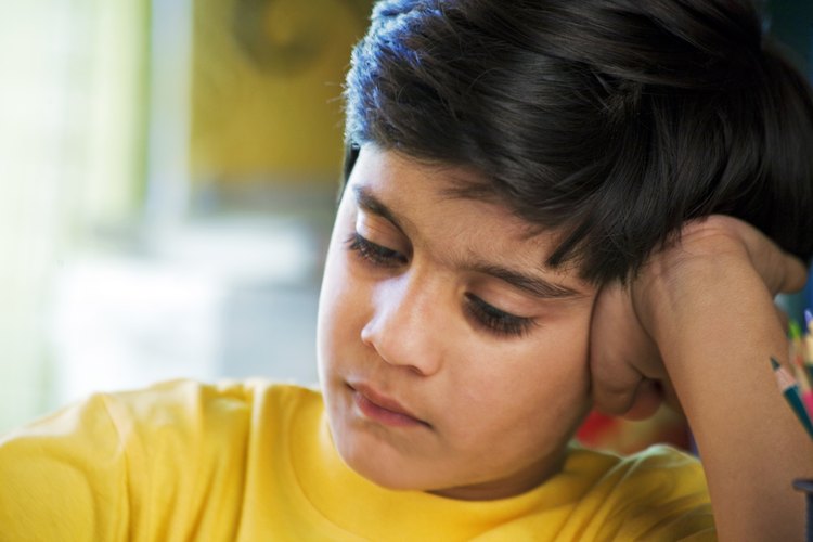 Los hijos de padres fríos tienen menos amigos y no les va tan bien en la escuela.