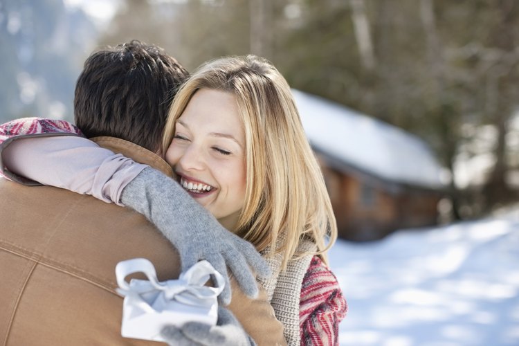 Tu meta al dar un regalo para conmemorar un mes de salir juntos, es mostrar a la otra persona que te interesa aprender más sobre ella y apreciar quien es.