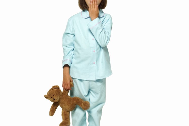 Las pijamas y los osos de peluche a menudo son los favoritos de muchos niños pequeños.