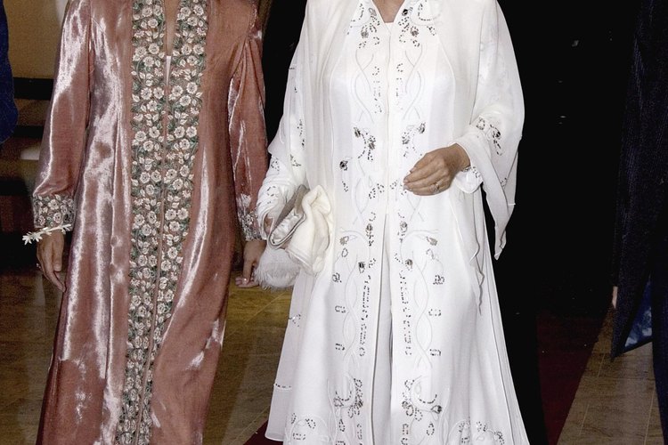 La princesa de Gales usando un traje típico de la India.