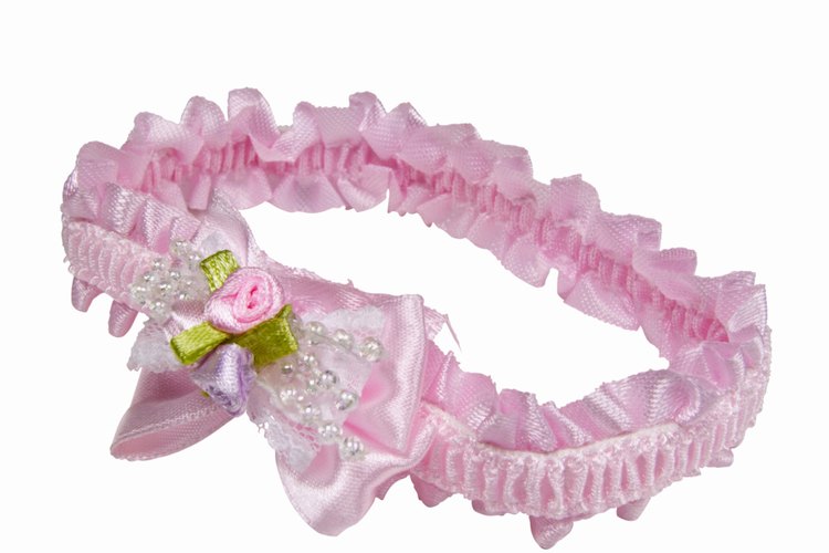 Por desgracia, aprender cómo manejar y maniobrar broches de liguero es a veces un desafío.