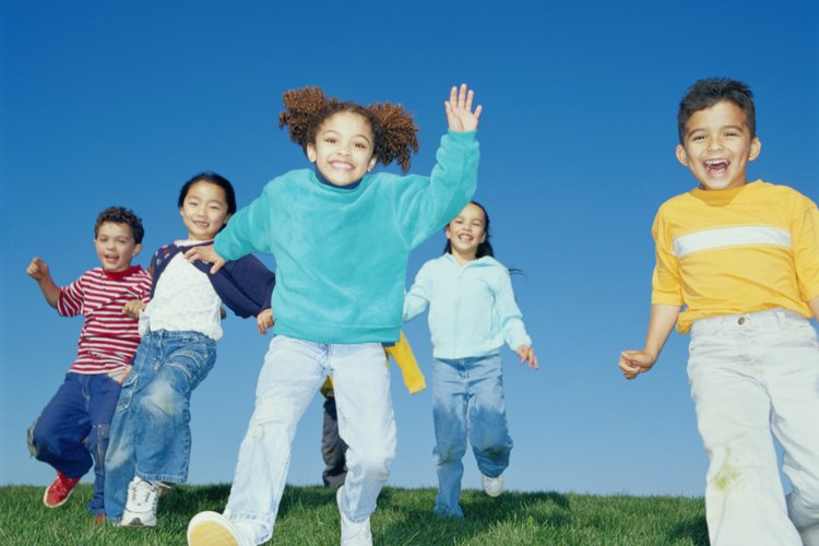 Estos simples juegos además de divertidos promueven el ejercicio físico.